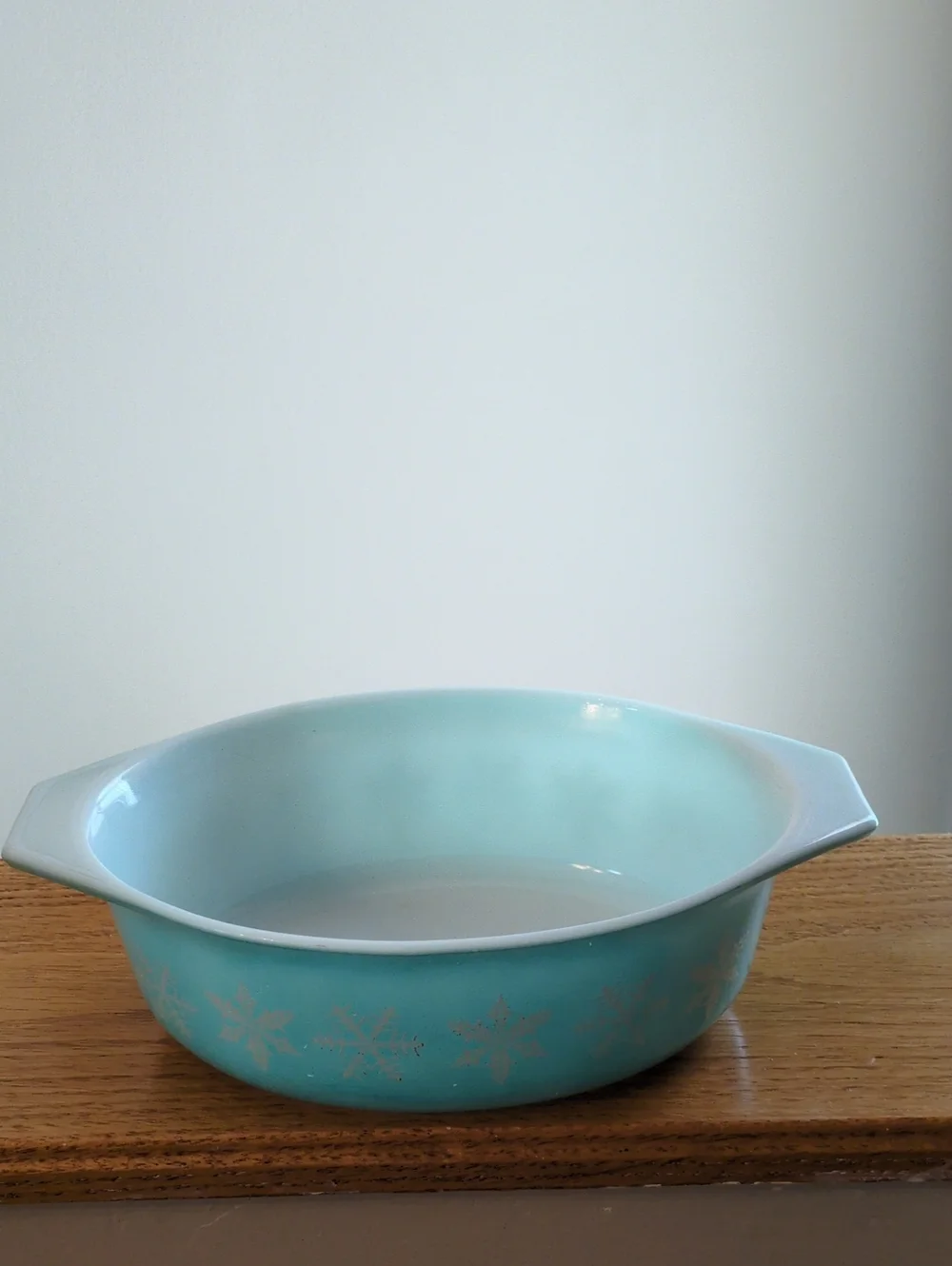 PYREX Turquoise Snowflake Ceramic Bake Dish Without Lid.  Oval 1.5 Quarts
